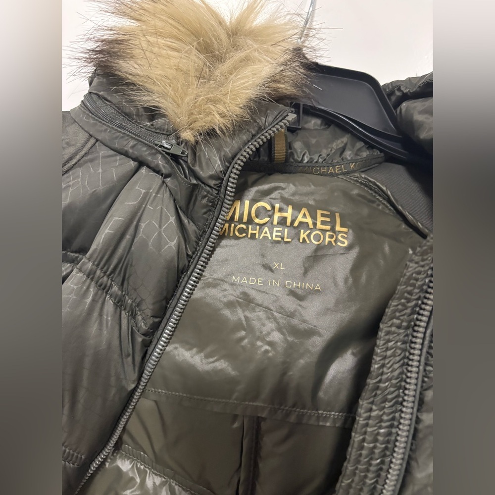 NWOT Michael Kors Green Mixed Media Puffer Jacket with Faux Fur Hood Size XL - Picture 4 of 7